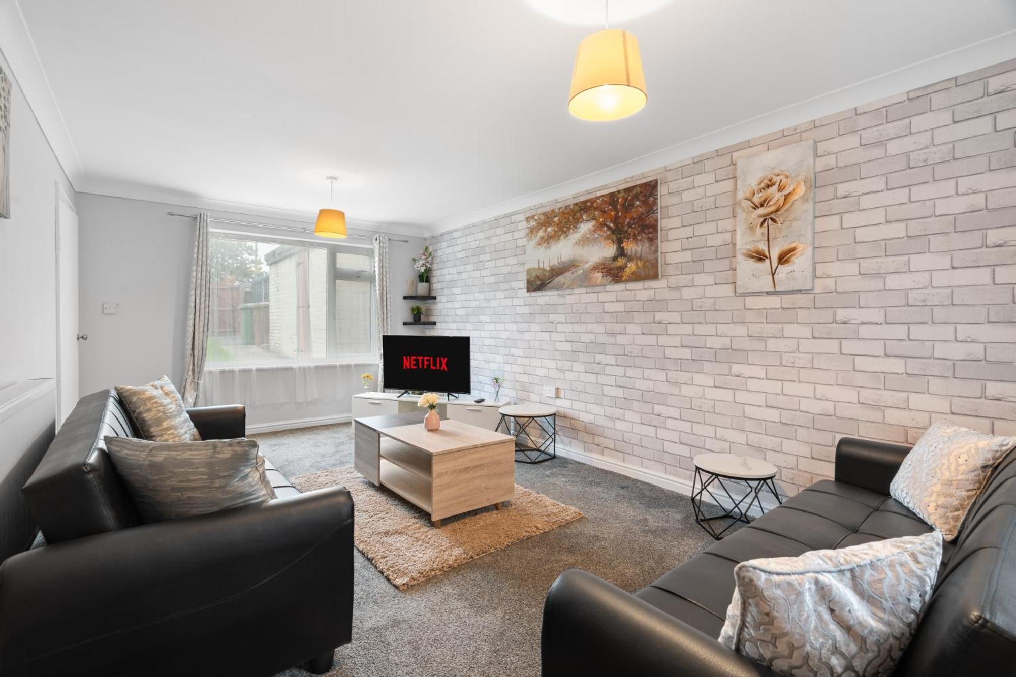 A Charming 3 Bed Home Next To Nec And Birmingham International Airport مارستون غرين المظهر الخارجي الصورة