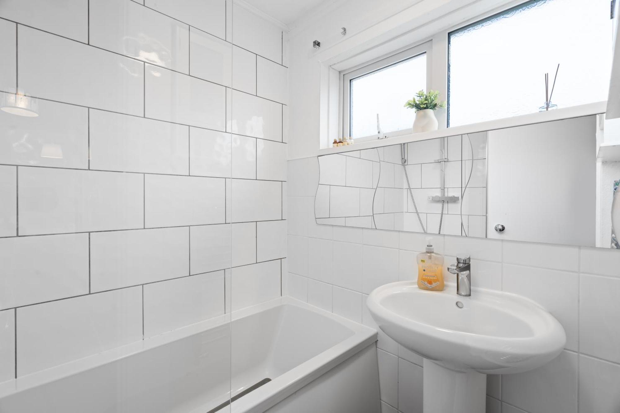 A Charming 3 Bed Home Next To Nec And Birmingham International Airport مارستون غرين المظهر الخارجي الصورة